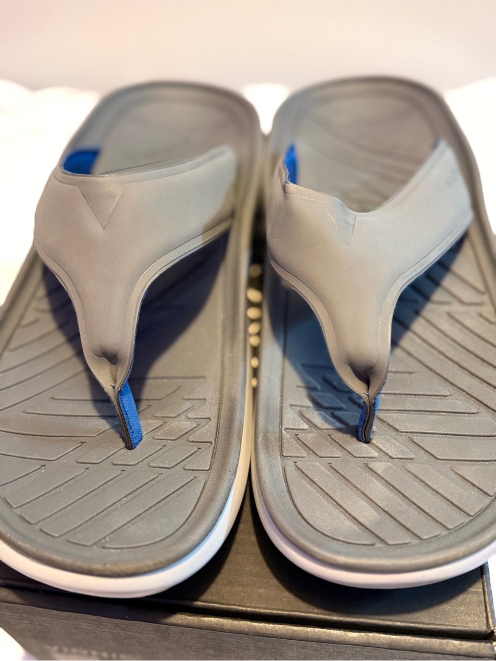 Vionic Gray Flip Flop Sandals with Blue Accents